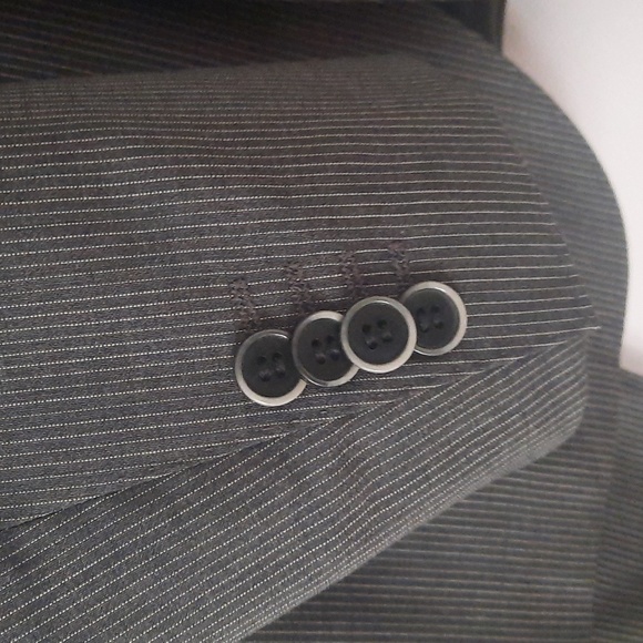 Hugo Boss Virgin Wool Super 100 dark gray pinstripe suit size 38S - Picture 6 of 16